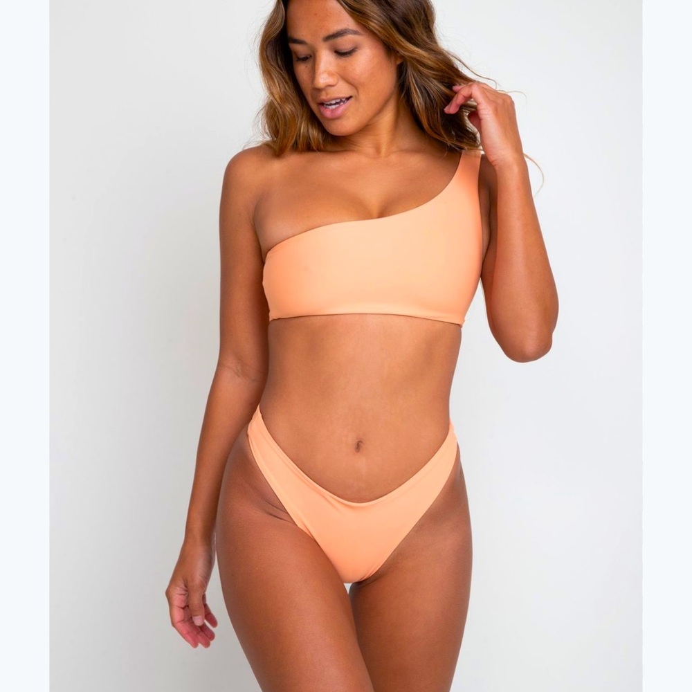 Skatie Ellis top in peach XL